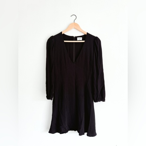 Aritzia Sunday Best Grayson V-Neck Mini Dress 🤍 Size 4 - Picture 2 of 7